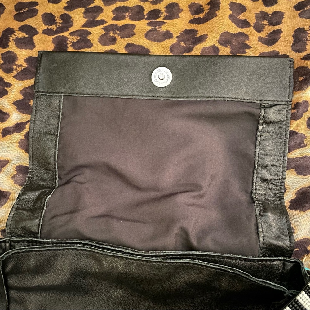 Via Mia Verao Crossbody Bag w/unique knotted handle - Picture 8 of 13